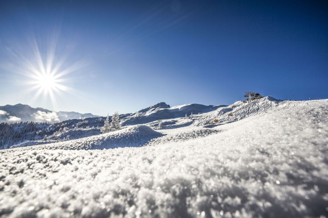 Sonnenaufgang Skipiste © Flachau Tourismus